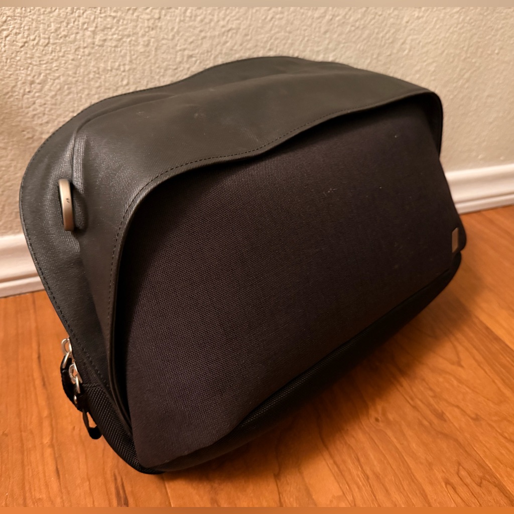 Moshi Tego Sling